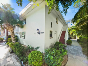 Newly Fully Updated and Modern, Short Walk to BEACH